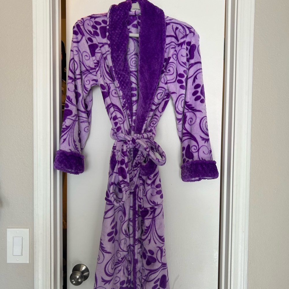 2 Piece! Purple Paw print robe and shawl.